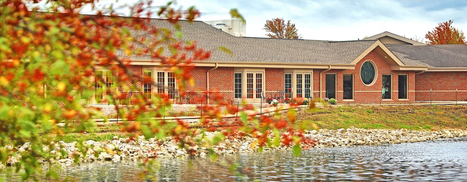 Exterior pond at Lightways Joliet In-patient care facility.